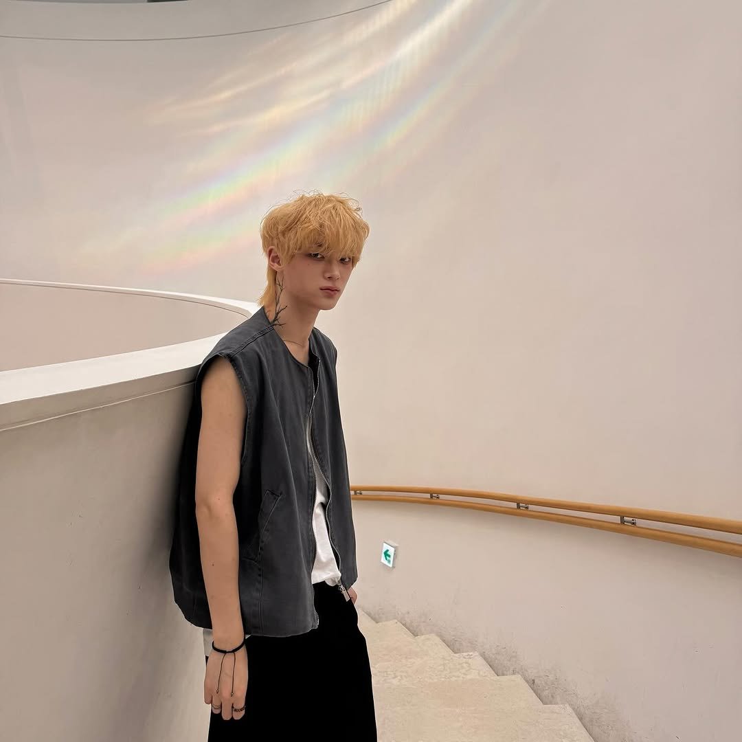 Photo by 빈 on August 17, 2025. May be an image of 1 person, hair and text.