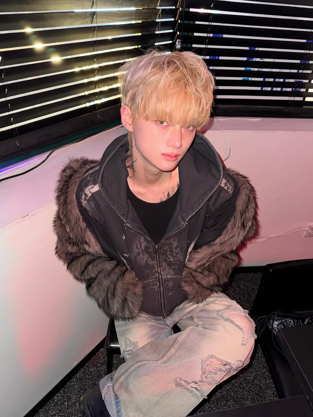 Photo by 빈 on December 05, 2025. May be an image of one or more people, bangs, blonde hair and bolo tie.