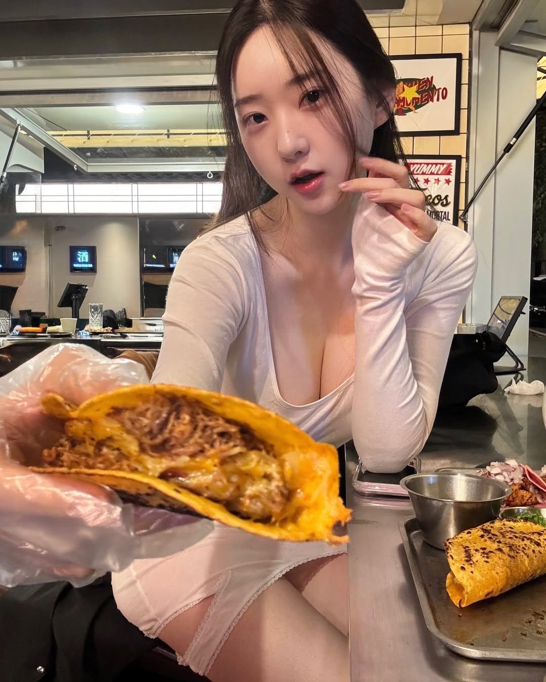 Photo shared by 신재은 ShinJaeeun on November 21, 2024 tagging @beerduckhu, and @thetacobooth.