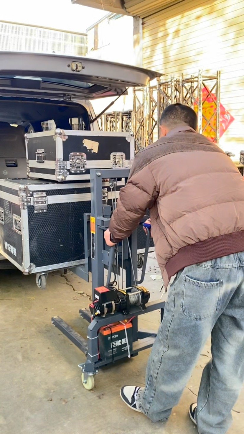 zghelplift 게시물 이미지: Mini forklift, load capacity of 300 kg