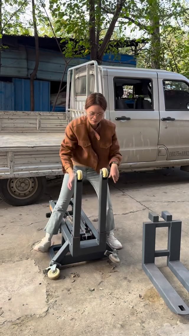 zghelplift 게시물 이미지: Small forklift, maximum load 300 kg