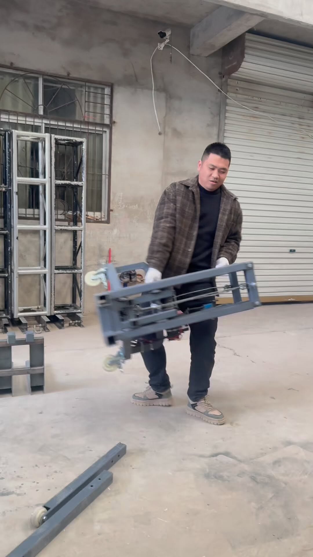 zghelplift 게시물 이미지: Small forklift, load capacity of 300 kg,