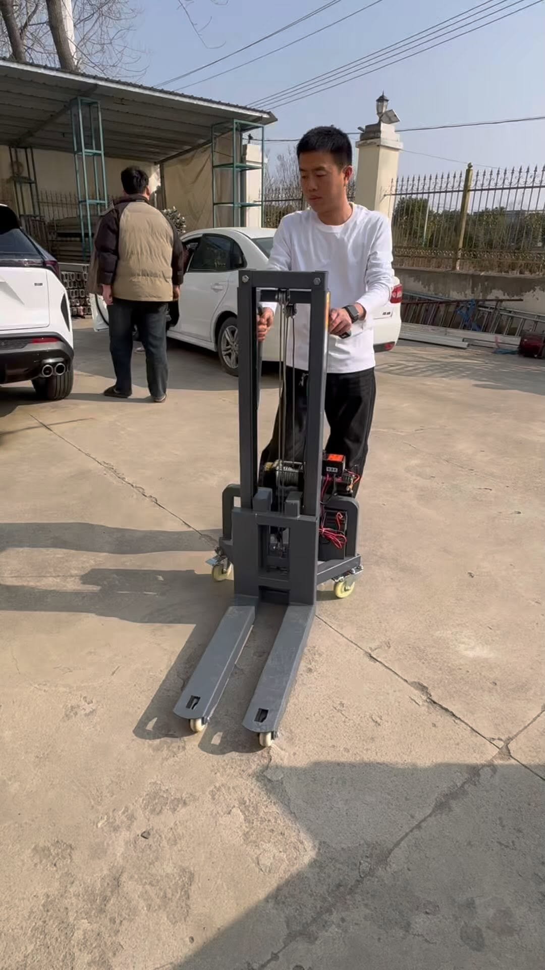 zghelplift 게시물 이미지: Small forklift