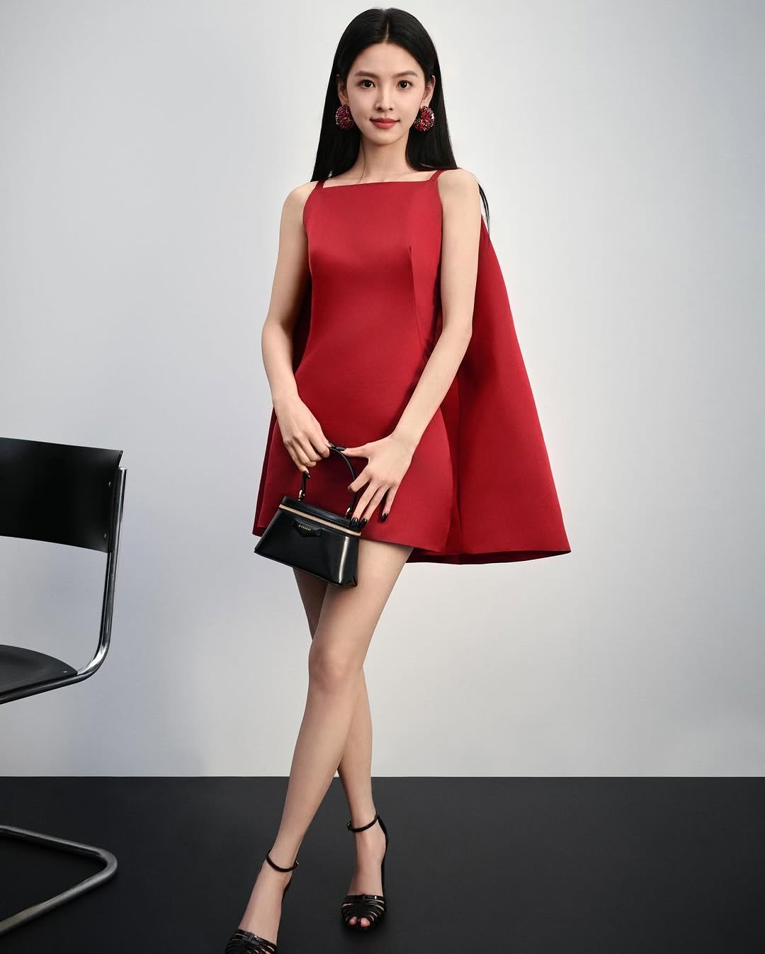 Photo shared by GIVENCHY on October 08, 2025 tagging @collierschorrstudio, and @zhangruonannan.