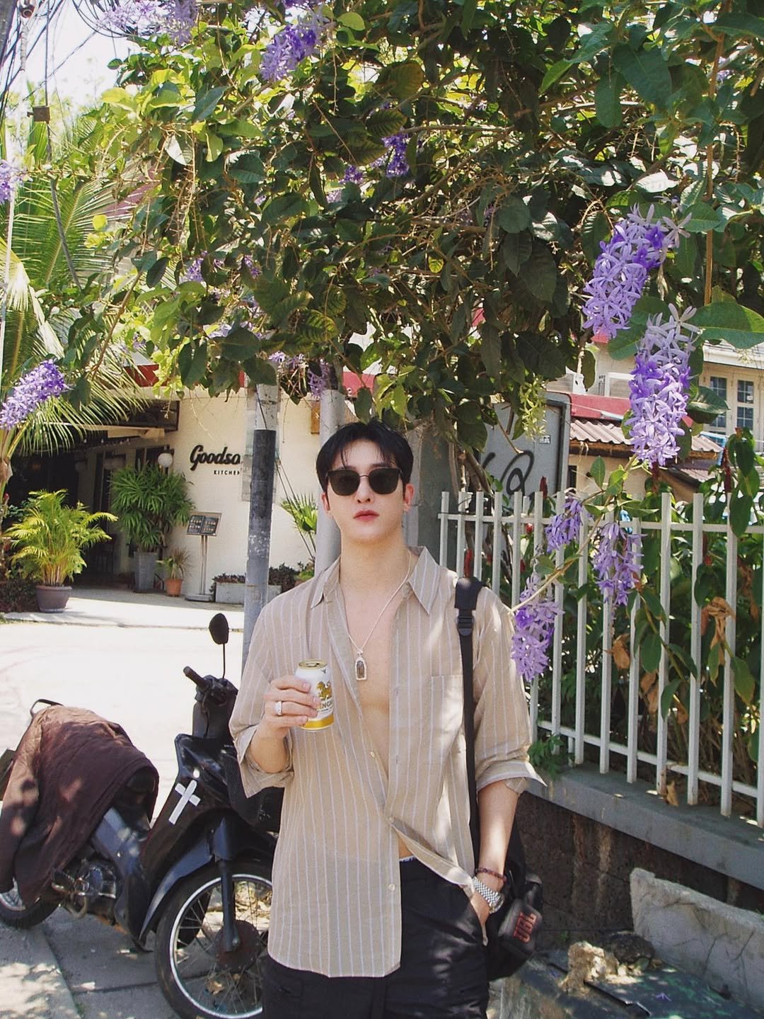 Photo by ZHOUMI 조미 周觅 on February 25, 2026. May be an image of jacaranda, cornflower, scorpion grass and text.