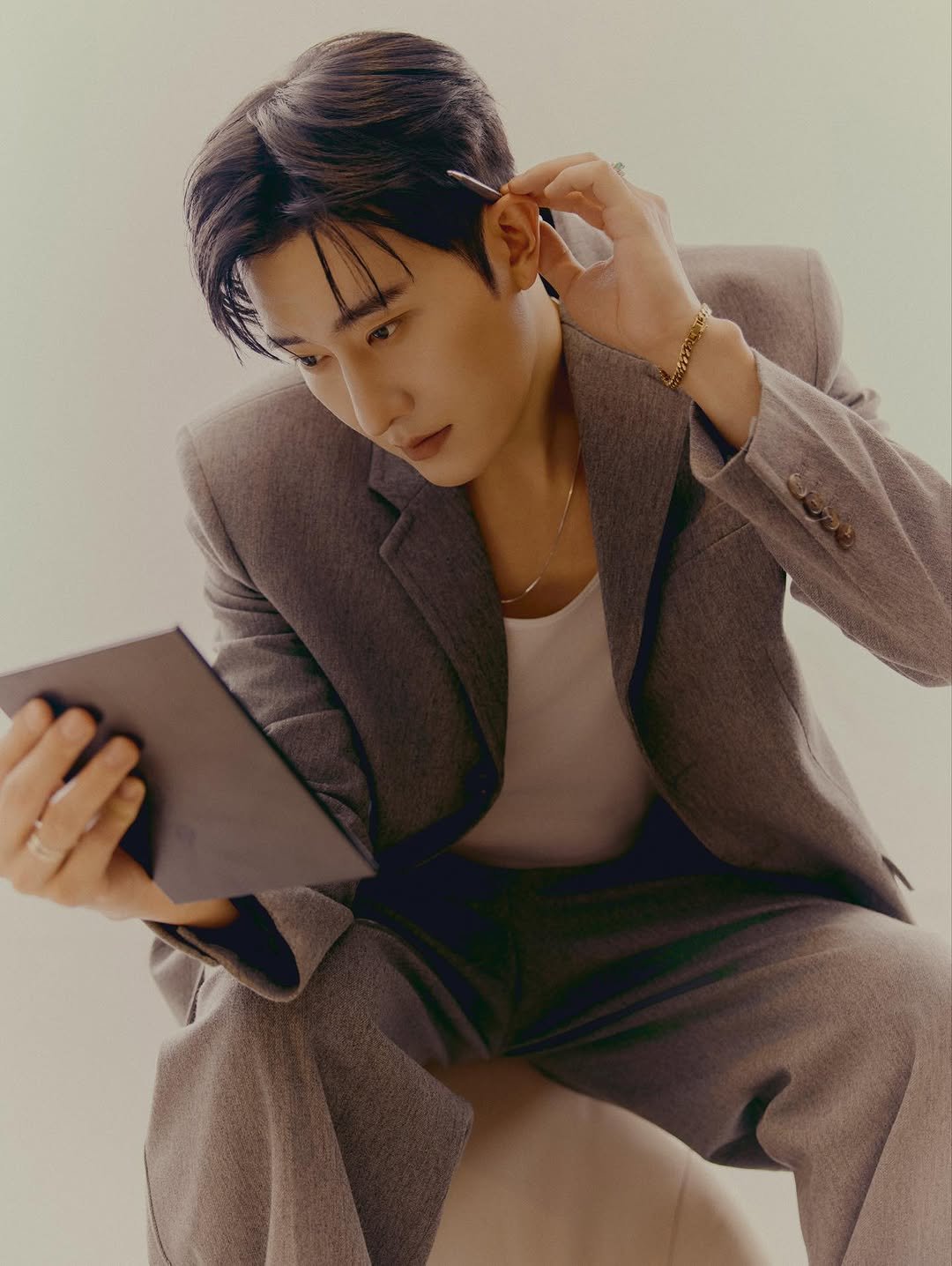 Photo by ZHOUMI 조미 周觅 on November 24, 2025. May be an image of bolo tie and text.