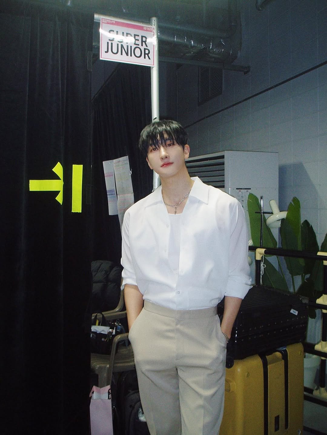 Photo by ZHOUMI 조미 周觅 on December 31, 2025. May be an image of bolo tie and text that says 'Knts JUNIOR ER GUPER ગ'.