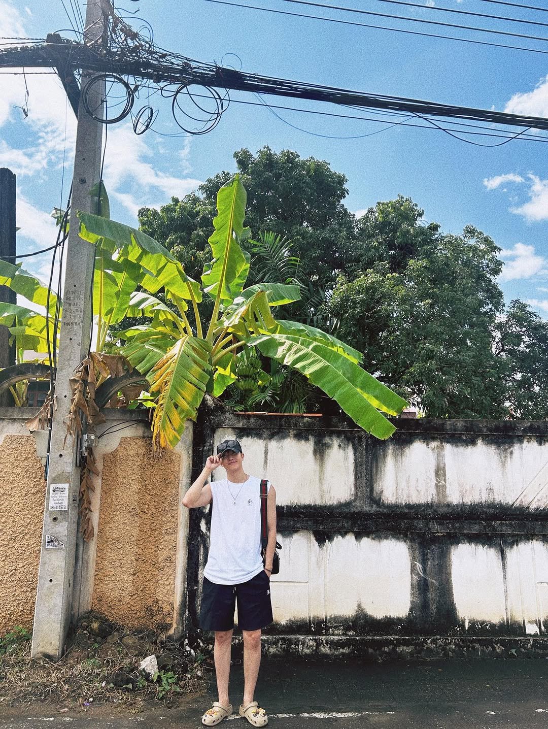 Photo by ZHOUMI 조미 周觅 on December 30, 2025. May be an image of cloud, telephone pole, palm trees and text.
