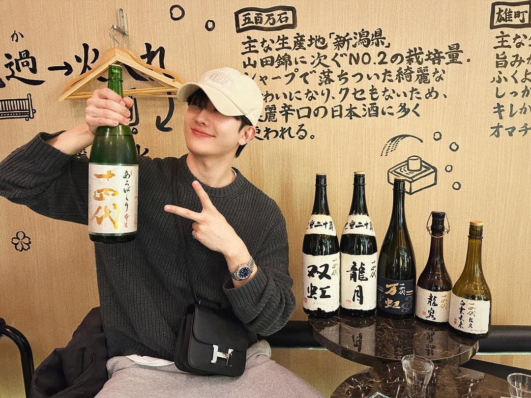 Photo by ZHOUMI 조미 周觅 on February 03, 2026. May be an image of champagne, beer, wine bottle, bottle and text.