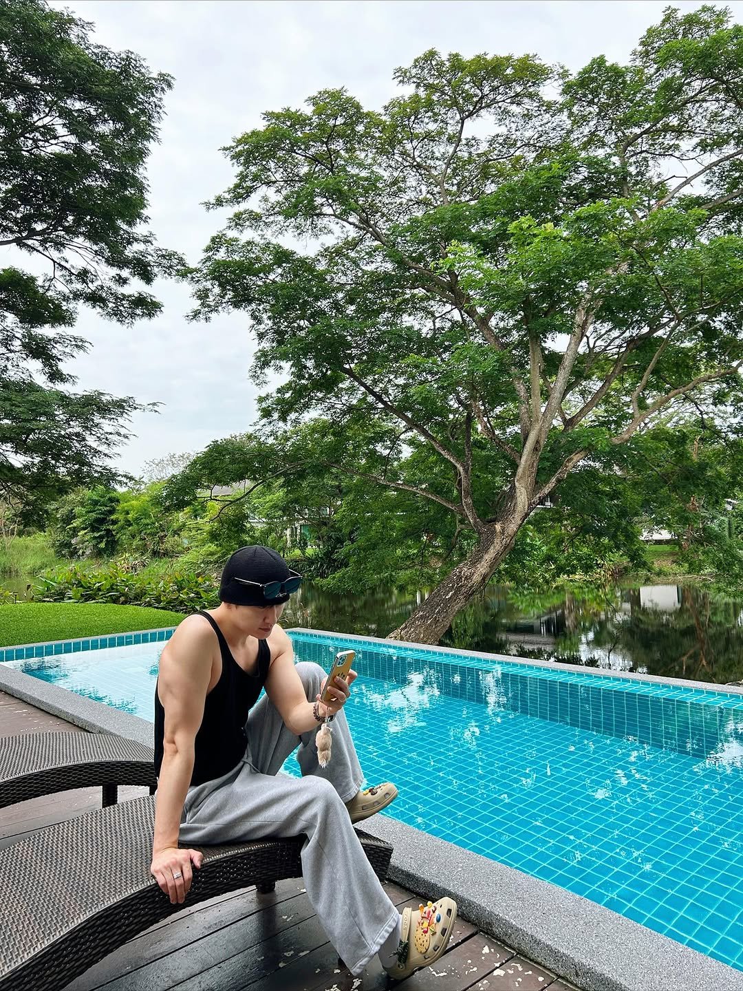 Photo by ZHOUMI 조미 周觅 on November 12, 2025. May be an image of chaise lounge, pool and text.