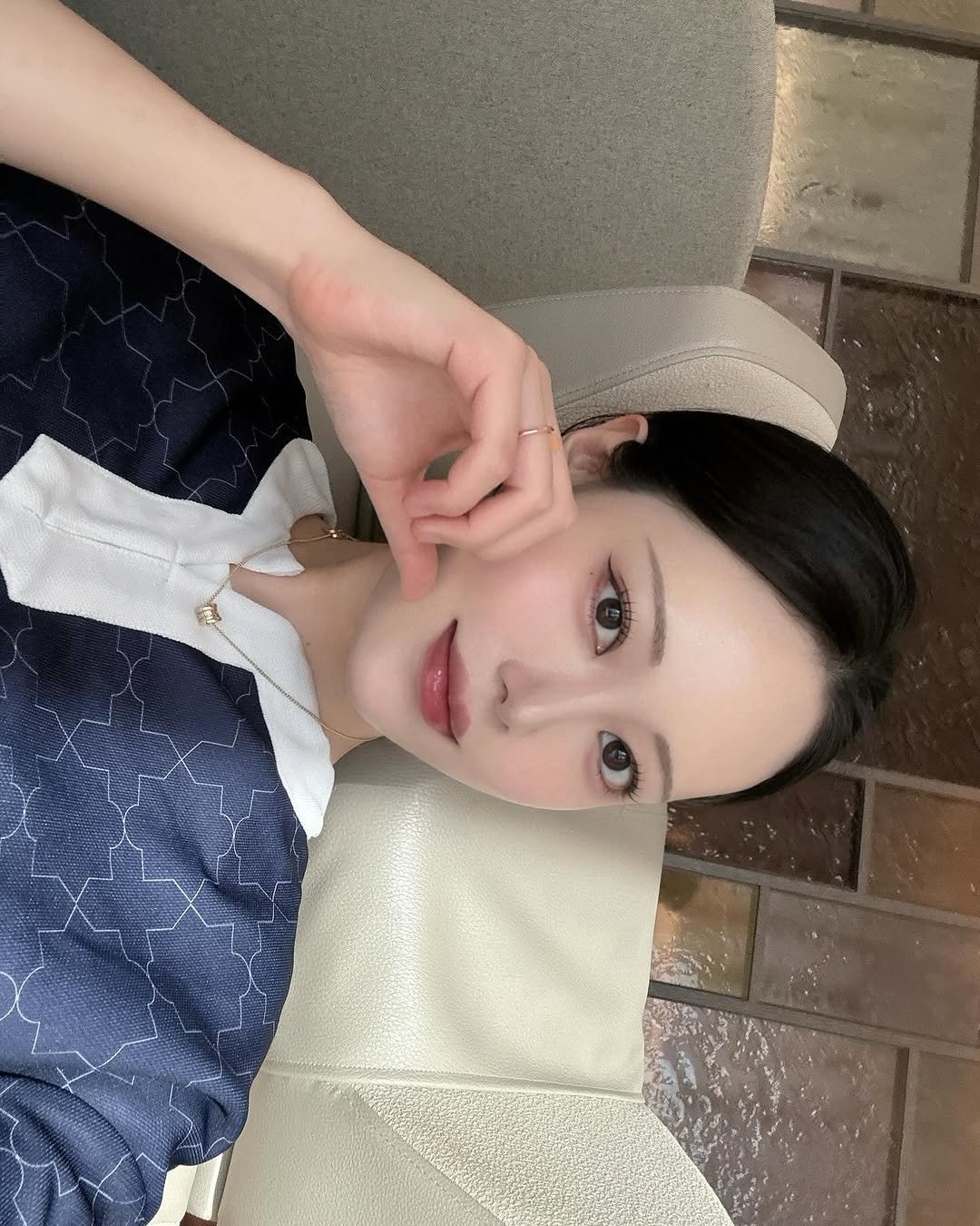 Photo by 해나 海娜 Mia in Paradise City Korea. May be a selfie of one or more people, hair and text.