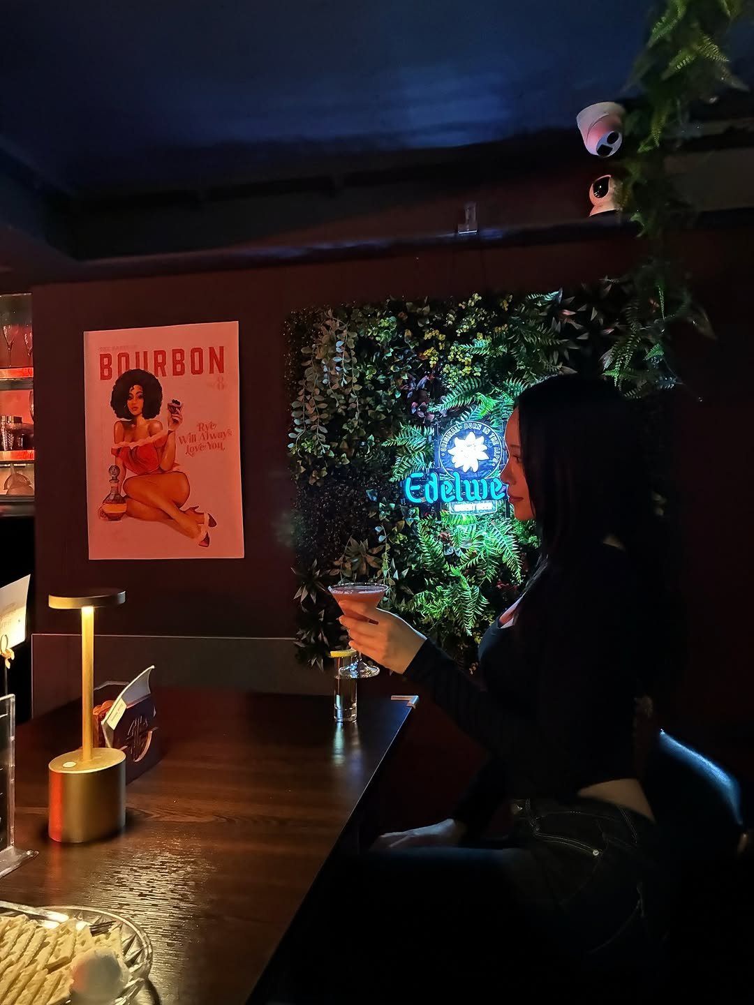 zhuhaina 게시물 이미지: #협찬 @lavelada_seoul 

오랜만에 성수 나들이 🍸 
서울 혼술바 중에...