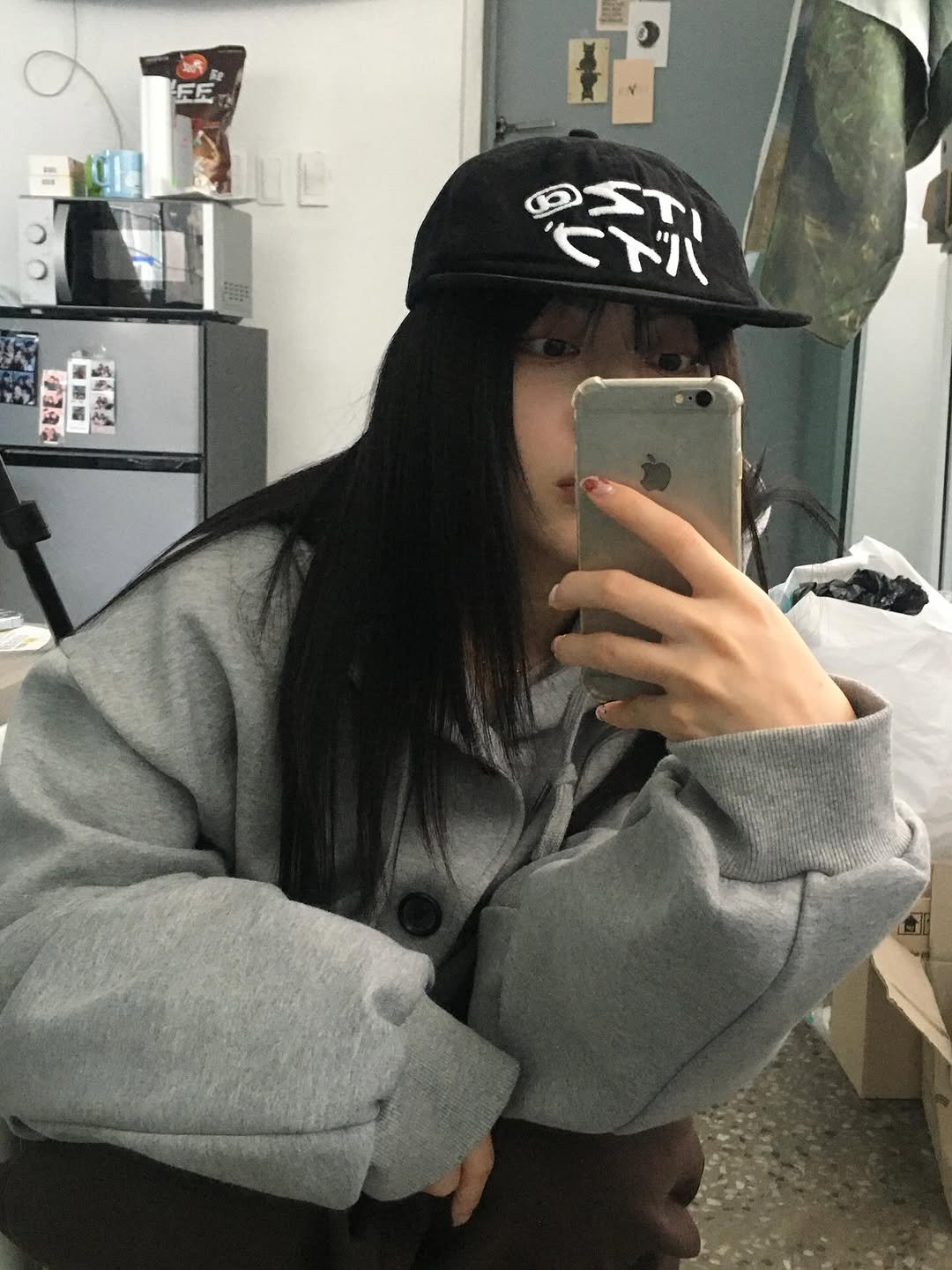 Photo by 지인 on October 30, 2025. May be a selfie of hat, parka, sweatshirt, sweatpants and text.