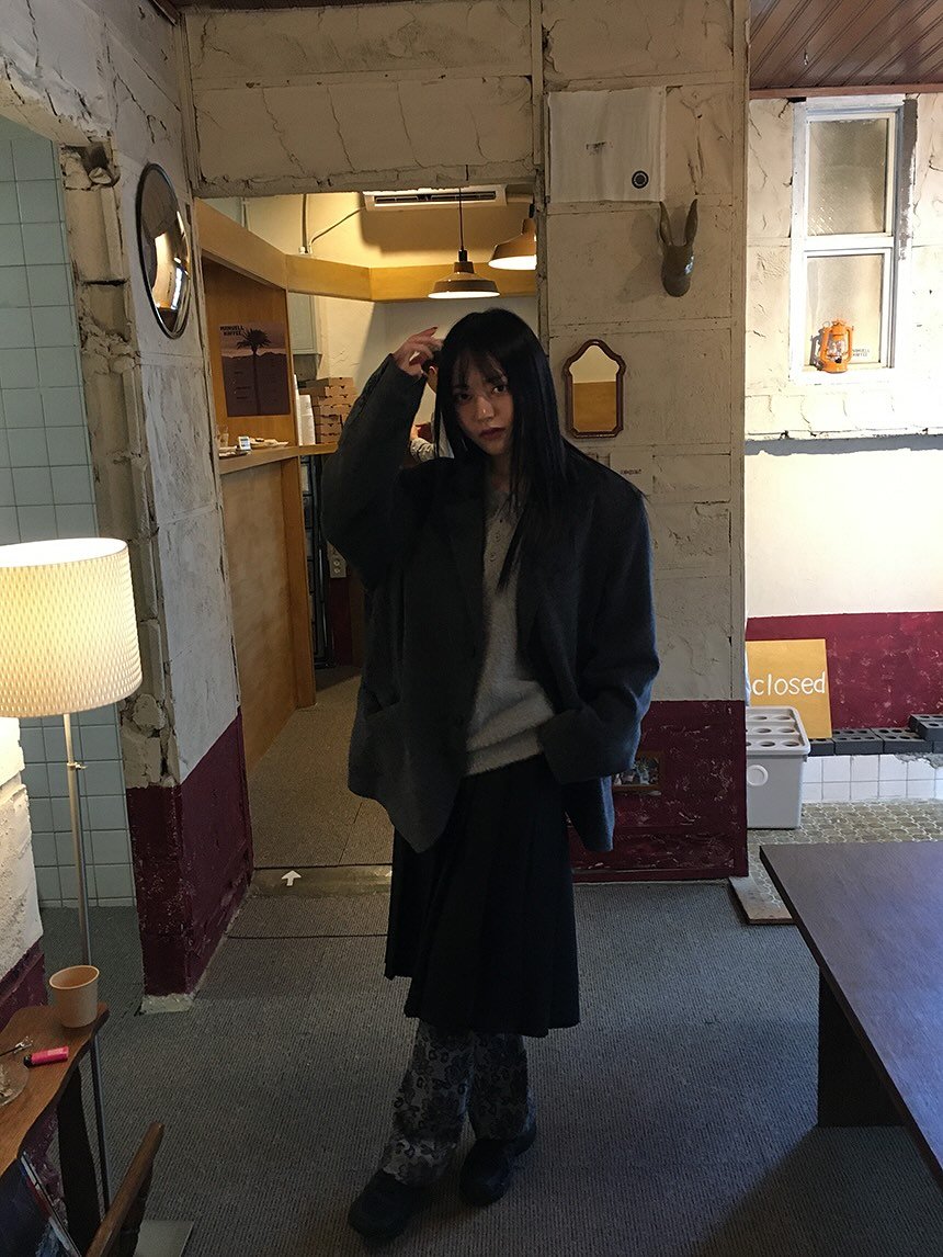 Photo by 지인 on November 10, 2025. May be an image of duffle coat, overcoat, parka, turtleneck, cardigan and text.
