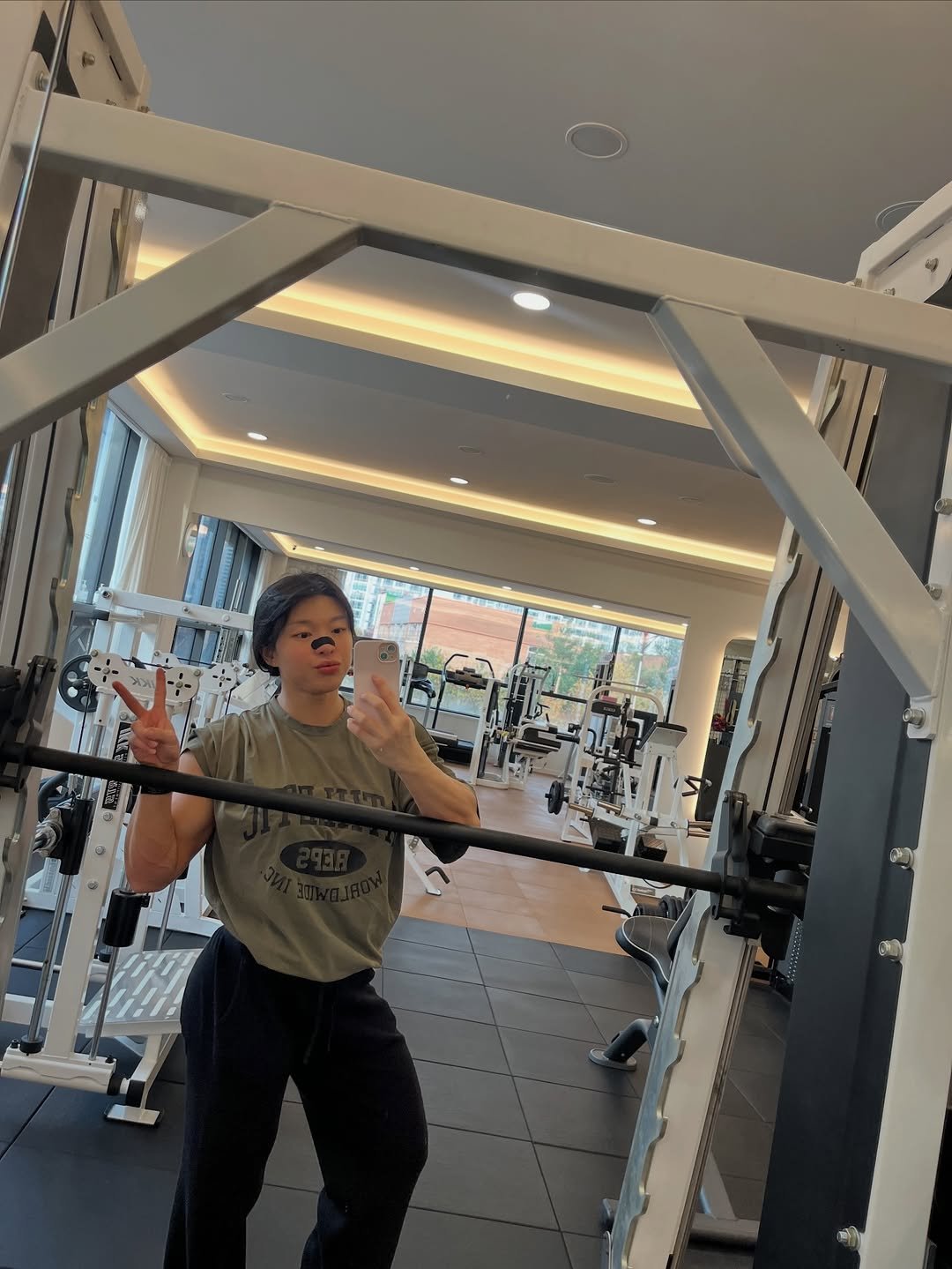 ziyoon_ifbbpro 게시물 이미지: 헬로?😎

한참전에 찍었지만 이제야 올려봅니당 

저는 만성비염과 비중격으로 인해...