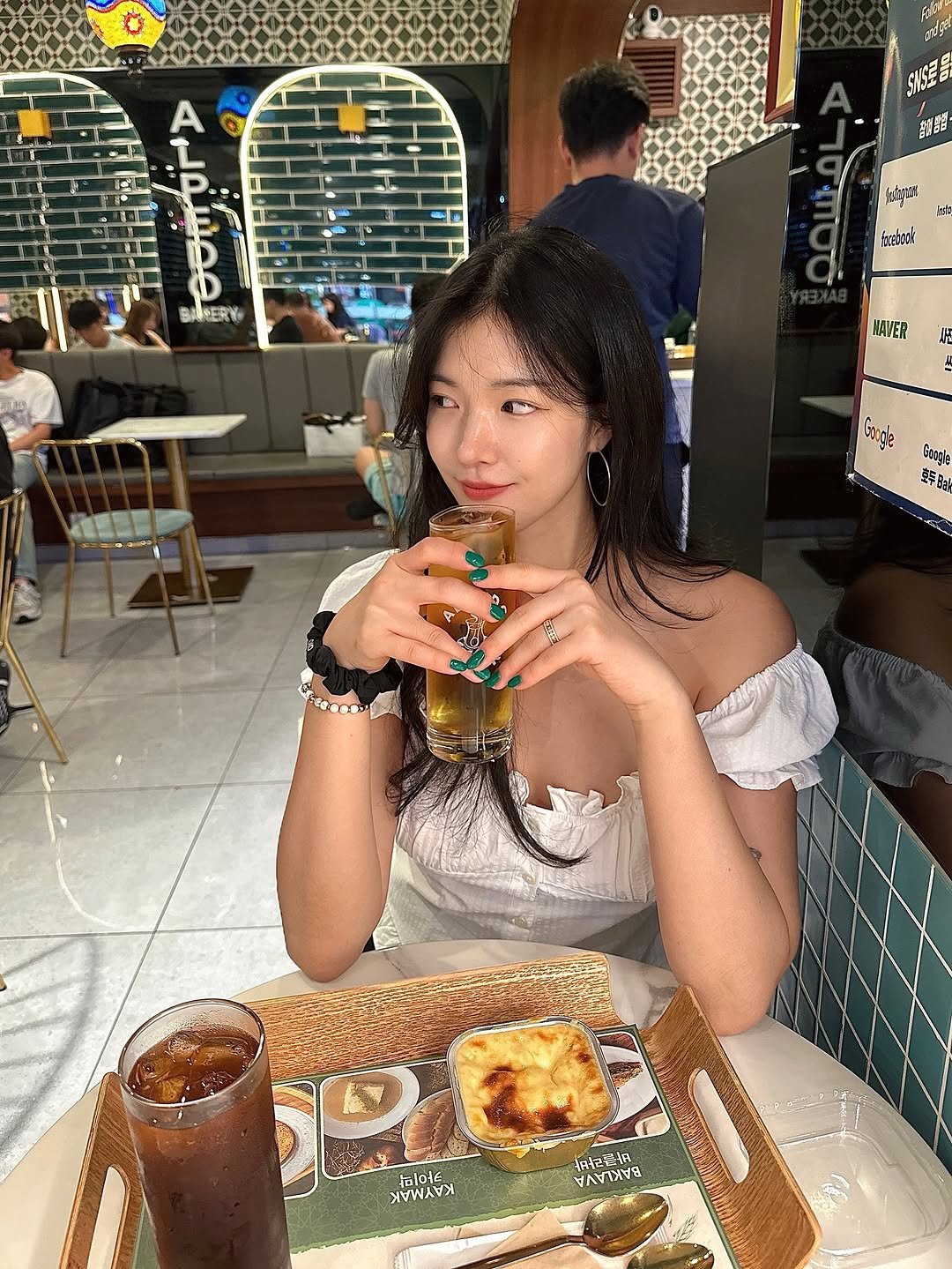 ziyoonzzang 게시물 이미지: 케밥이 이렇게 맛있는거였어?
나만 몰랐지 또~~ 
이거 완죤 sexy food네 !!!!! 🙊