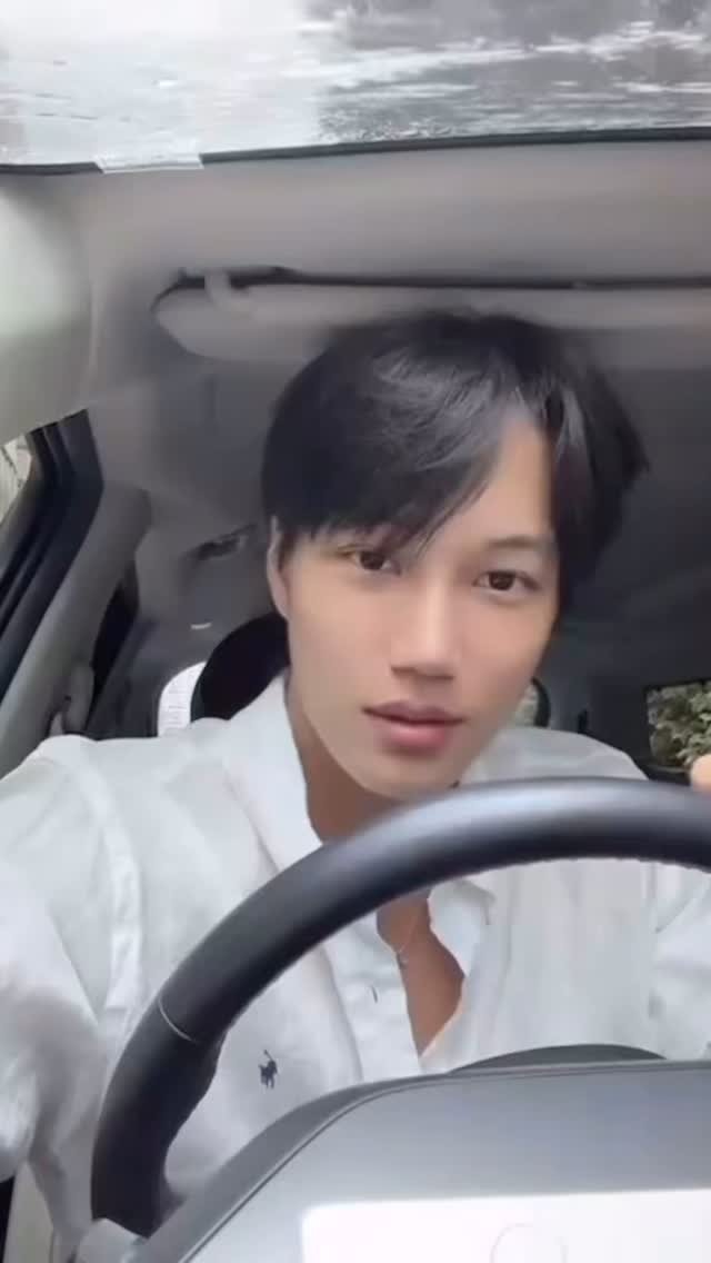 zkdlin 게시물 이미지: Already omw to Shrine Auditorium.
Vibin...