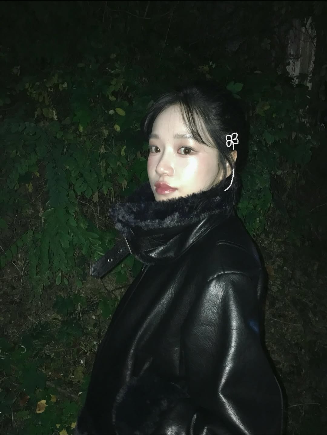 Photo by 조유리 JO YURI on November 06, 2025. May be an image of one or more people, hair, duffle coat, overcoat, goosedown coat, parka, jacket, turtleneck and text.