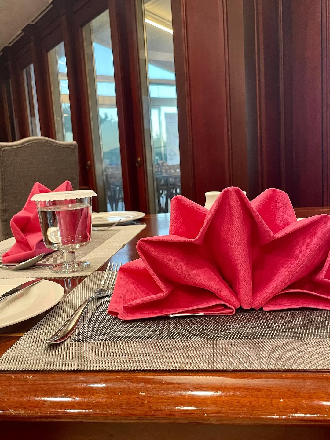 Photo by 쪼끔이 on August 13, 2025. May be an image of napkin ring.
