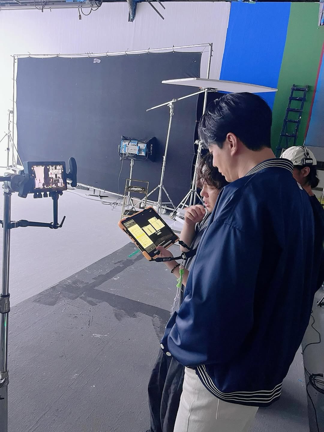 Photo by 조인성 on September 18, 2025. May be an image of skateboard, camera, camcorder and tripod.