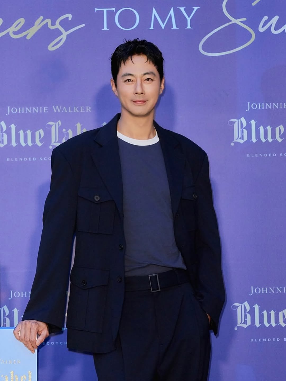 Photo by 조인성 on September 24, 2025. May be an image of one or more people and text that says 'eng TO MY Σa JOHNNIE WALKER lue lueIit Tish BLENDEDSC SCO JOHNNI Blue BLENDEDS JOH R1 JOHNN Blue BLENDED'.