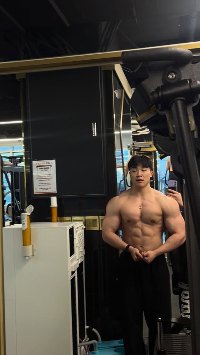 zombie__classic 게시물 이미지: 오늘은 어깨 운동 6종목 👋

운동하는 시간만큼이 가장 자유롭고 행복하다...