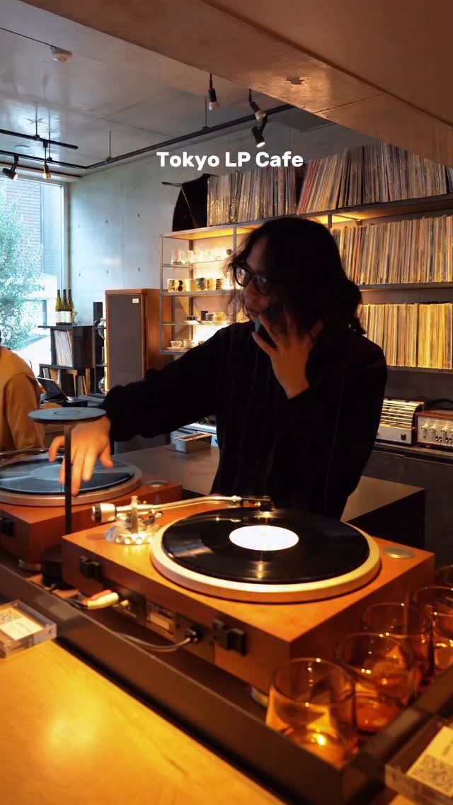 zoo_sorok 게시물 이미지: LP 음악과 모던함이 더해진, 도쿄 숨은 LP 카페🎶

조용한 골목 안에서
모던한...