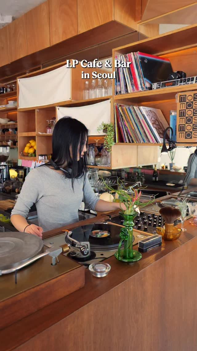 zoo_sorok 게시물 이미지: 이국적인 감성이 가득한 성수 LP 카페 겸 바🎶☀️

이국적이고 싱그러운...