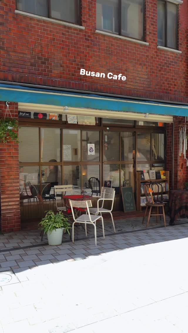 zoo_sorok 게시물 이미지: 외국 여행 온듯, 이국적인 부산 카페📚🧳

이국적이고 빈티지한 무드가 가득한,
작은...