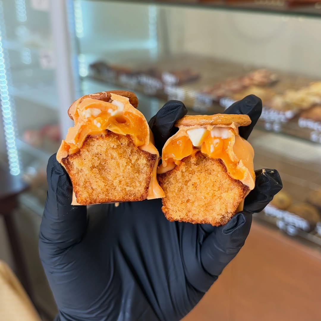 zuo_bakery 게시물 이미지: 신메뉴 황치즈프레첼 휘낭시에 출시했습니다!!!🫣💛

황치즈 휘낭시에 위에
2가지...