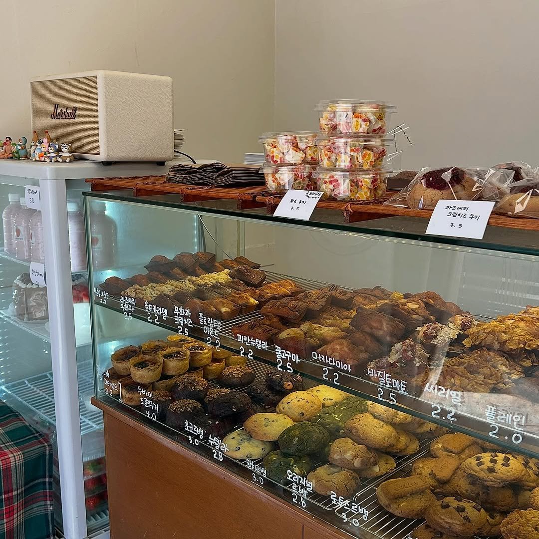 Photo by 쥬오베이커리 [케이크/쿠키/휘낭시에/베이글] on February 19, 2025.