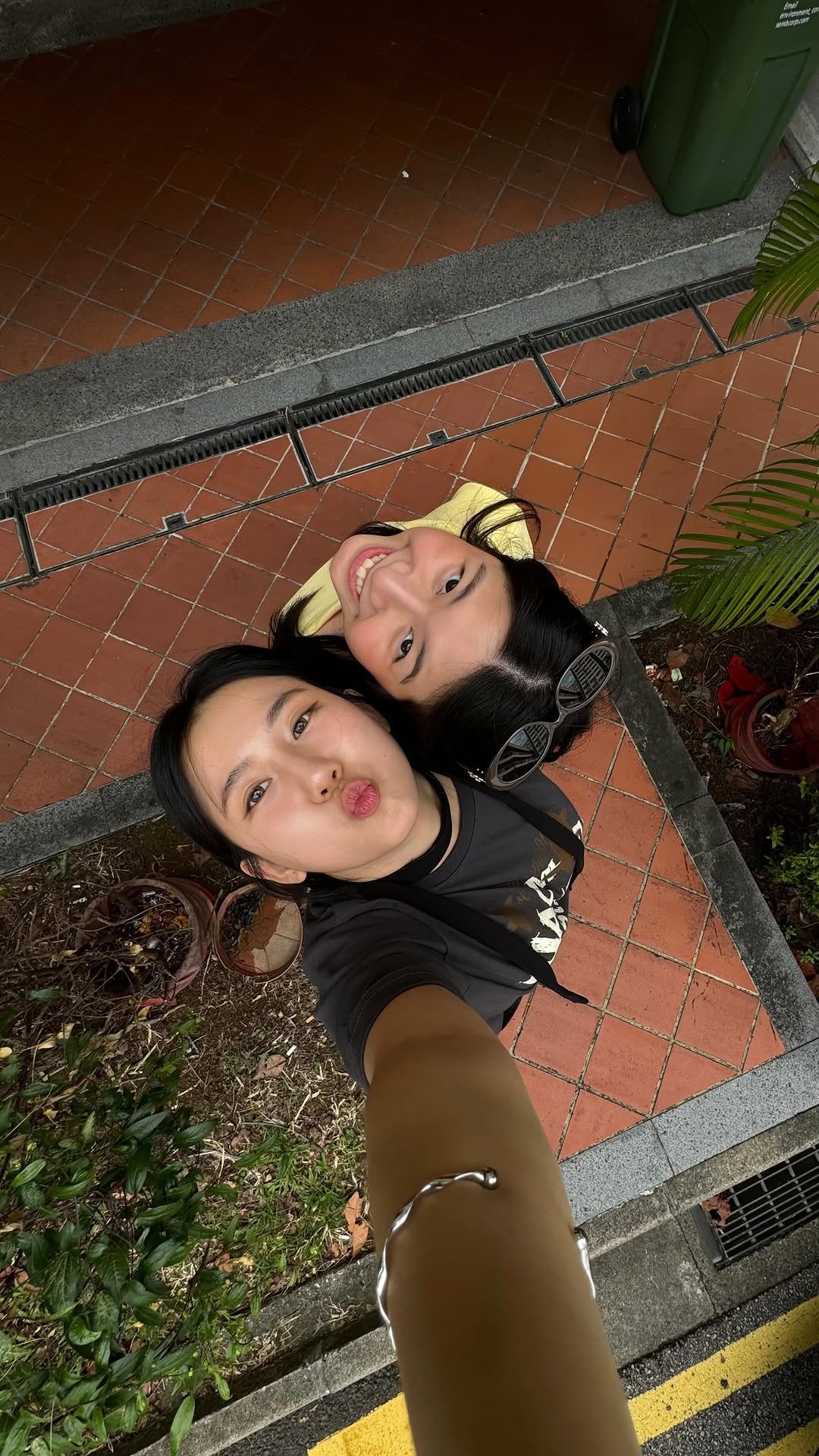 zxnnie 게시물 이미지: life be like... 

#besties #relatable #bff