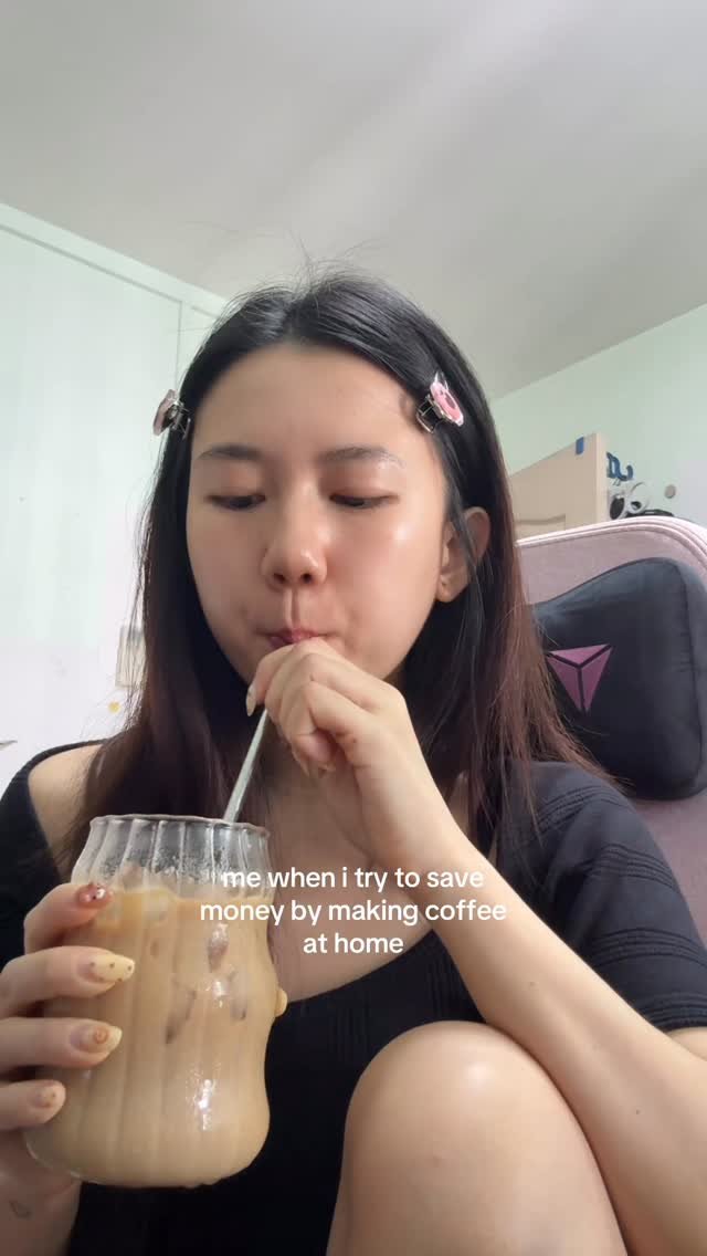 zxnnie 게시물 이미지: ended up buying coffee...🤡

#relatable #coffee