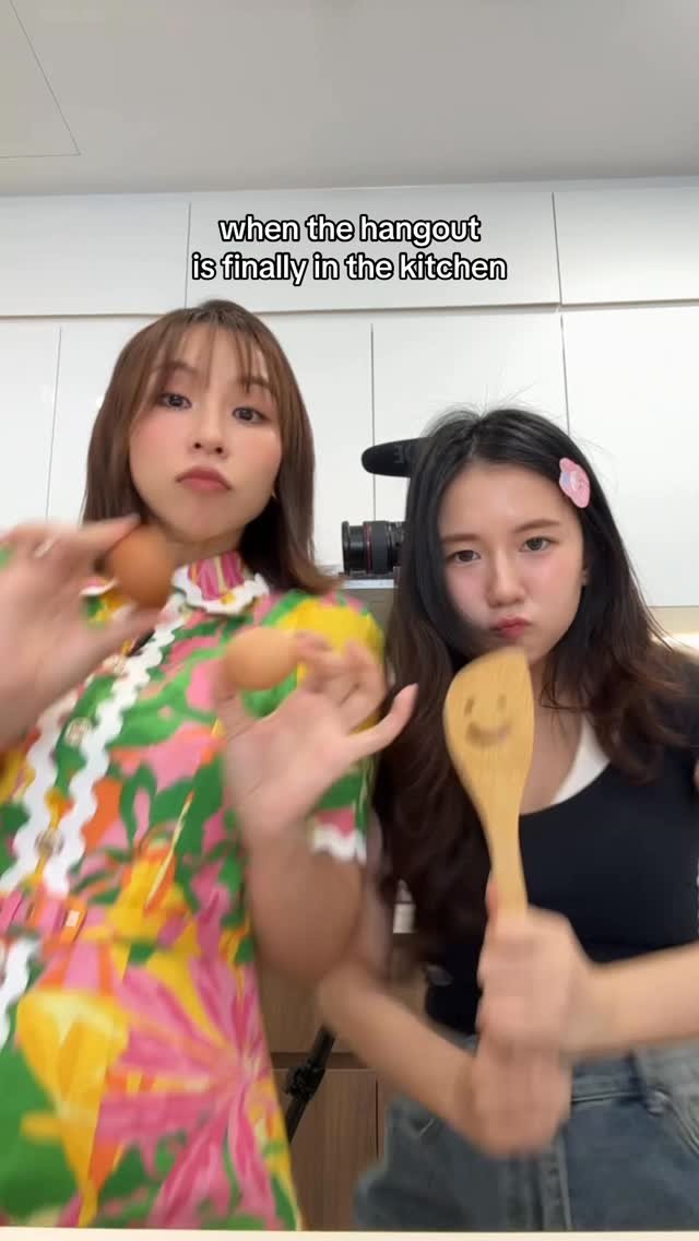 zxnnie 게시물 이미지: queens of kitchen chaos are back!👑👩🏻‍🍳💥