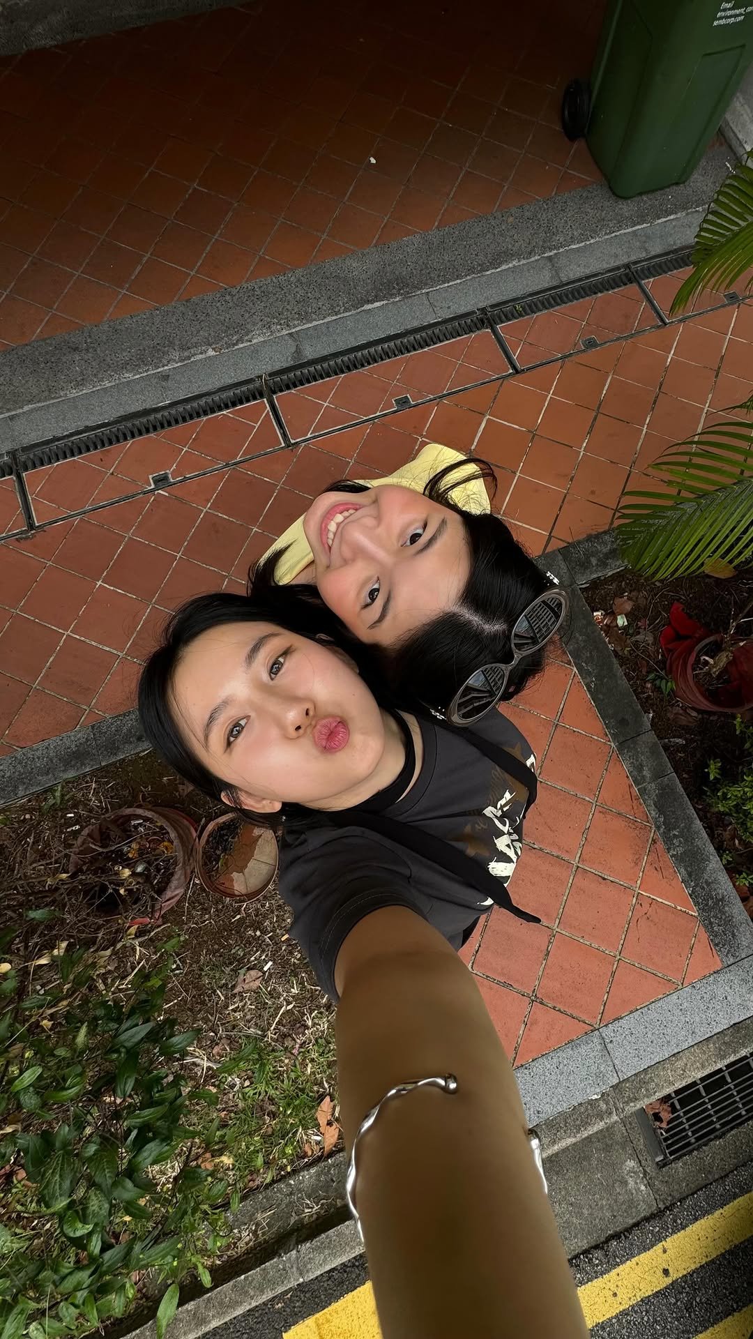 zxnnie 게시물 이미지: life be like... 

#besties #relatable #bff