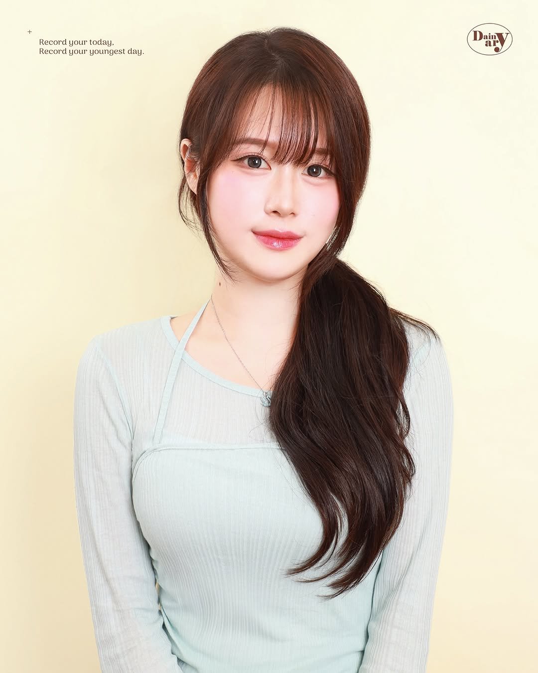 Photo by 지히지히 on September 23, 2025. May be an image of one or more people, hair and top.