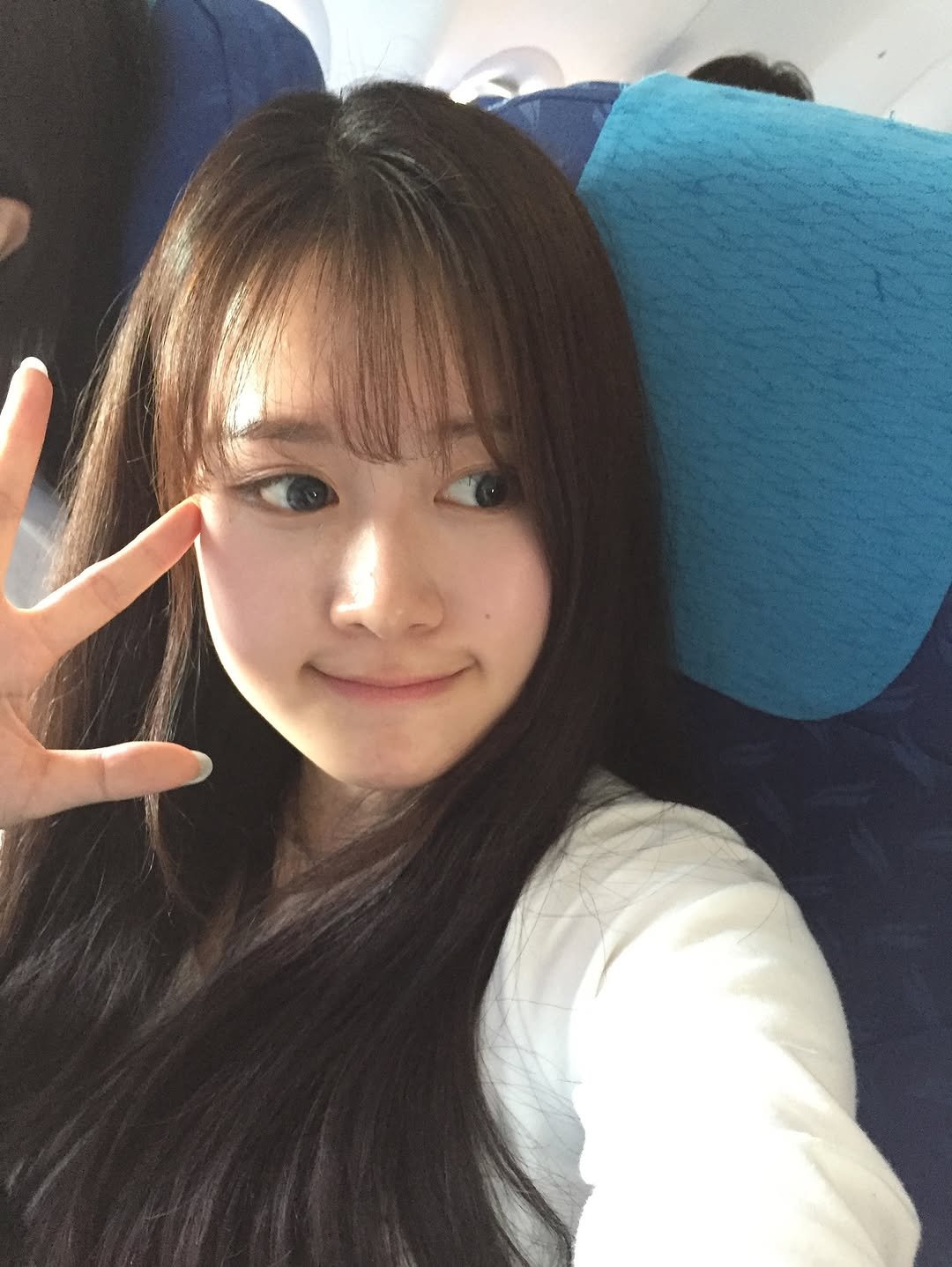 Photo shared by 지히지히 on October 28, 2025 tagging @zeekaboo0.0. May be an image of one or more people, hair and bus.