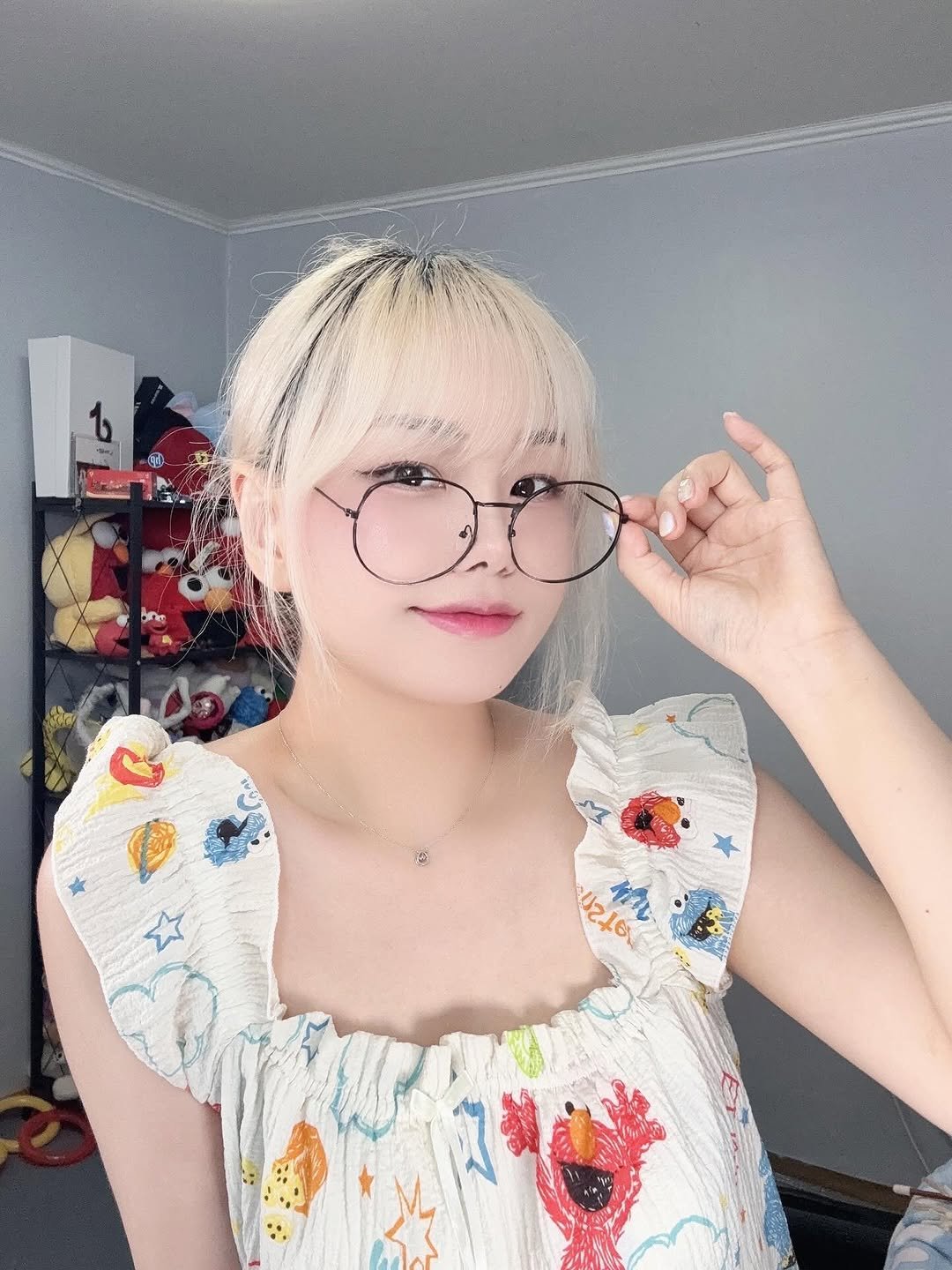 Photo by 자용이 on July 20, 2025. May be a selfie of 1 person, hair, eyeglasses, top and text.