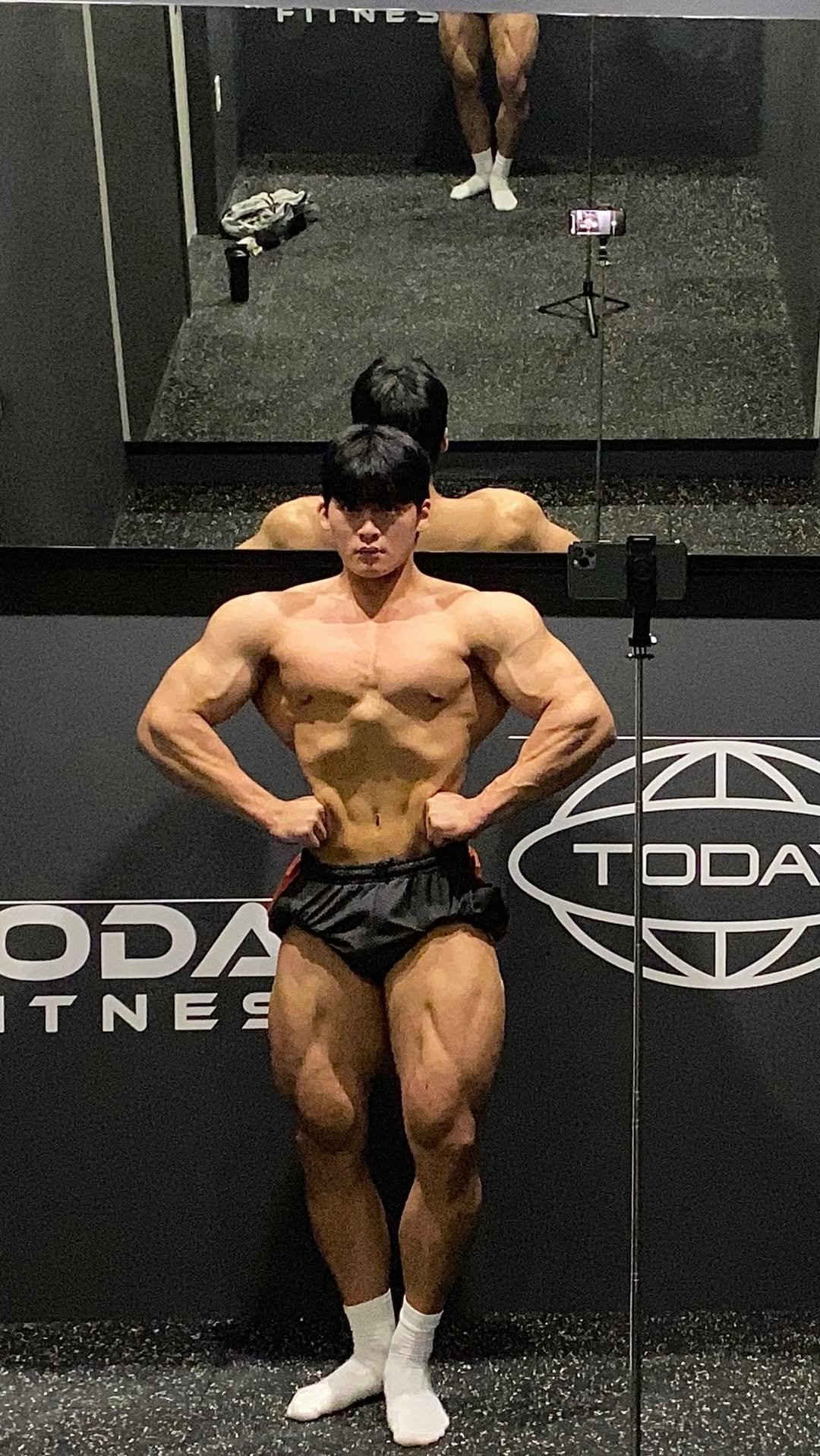 zzang_mass 게시물 이미지: 늘 긴장되는 하체🤮

#하체 #헬스 #스쿼트 #하체루틴 #legday