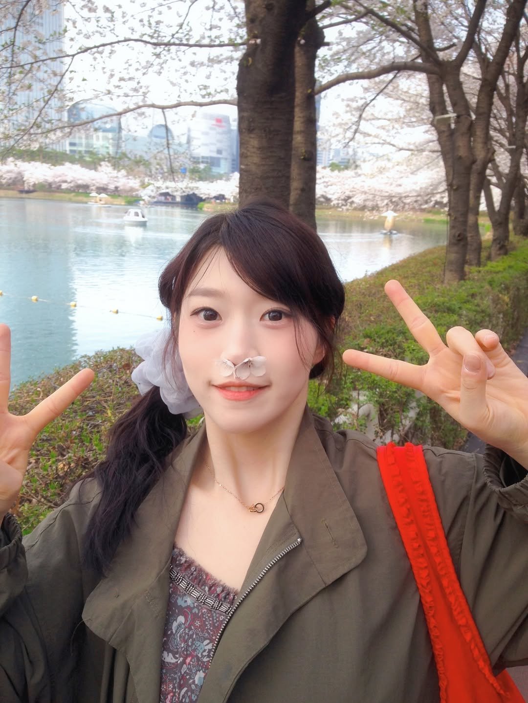 Photo by 짱이커플 on April 04, 2026. May be an image of text.