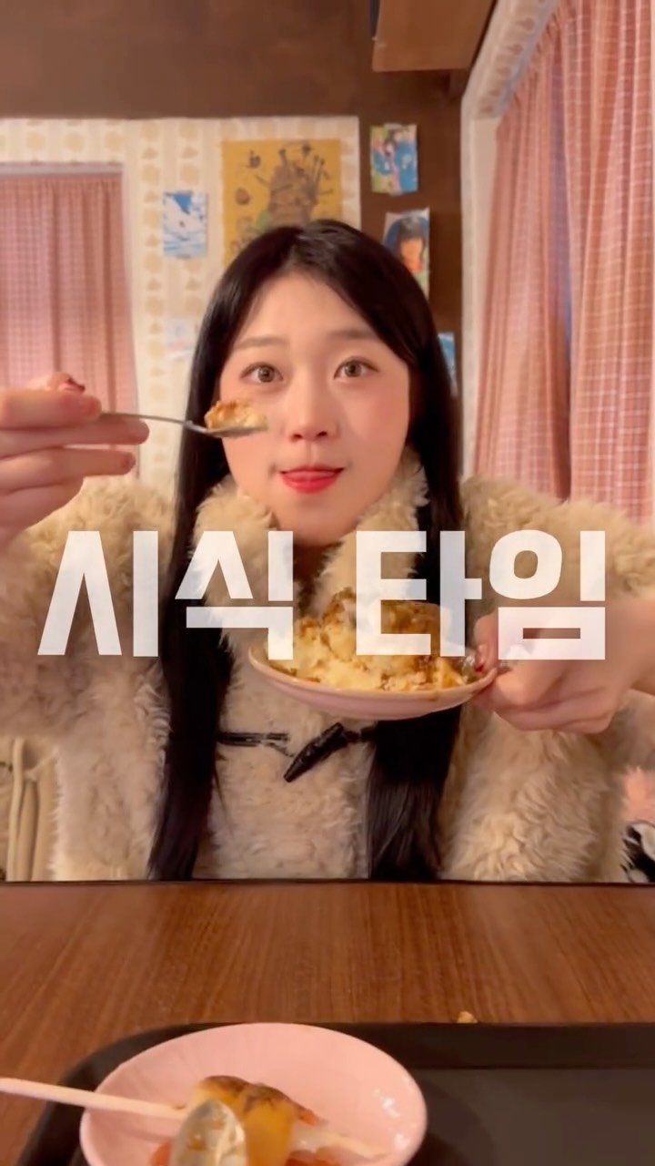 zzange_couple 게시물 이미지: 맛있는건 나눠먹고 싶엉
맛없는것두..
.
.
.
#커플 #커플영상 #couple