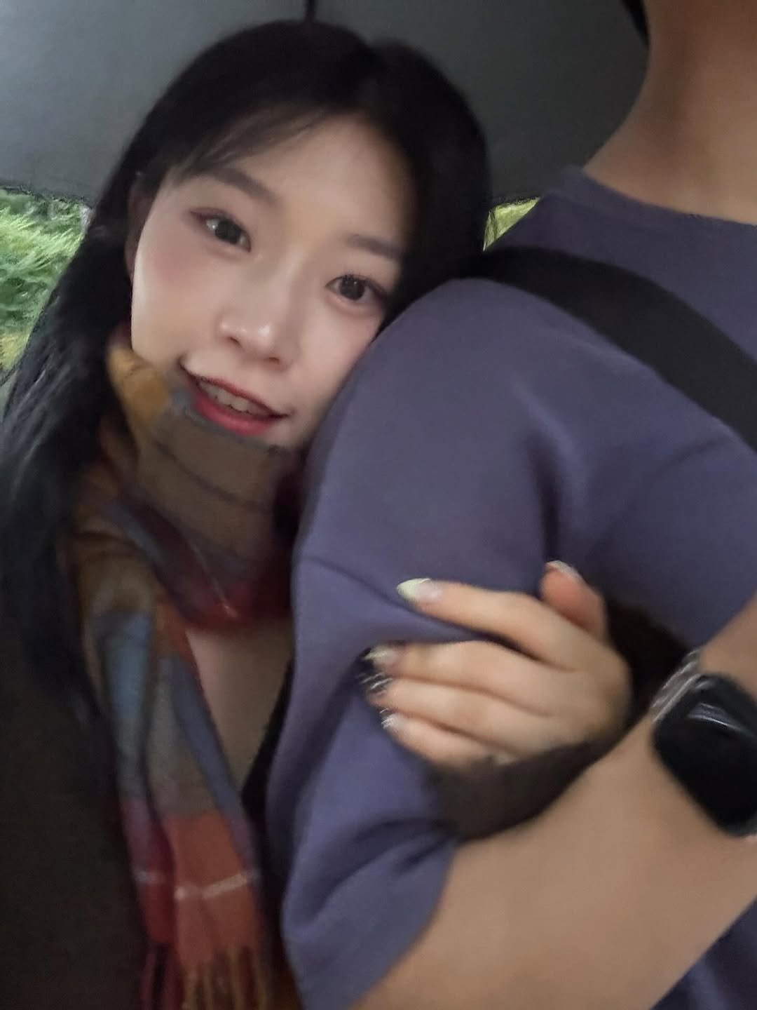 Photo by 짱이커플 on October 15, 2025. May be an image of one or more people and hair.