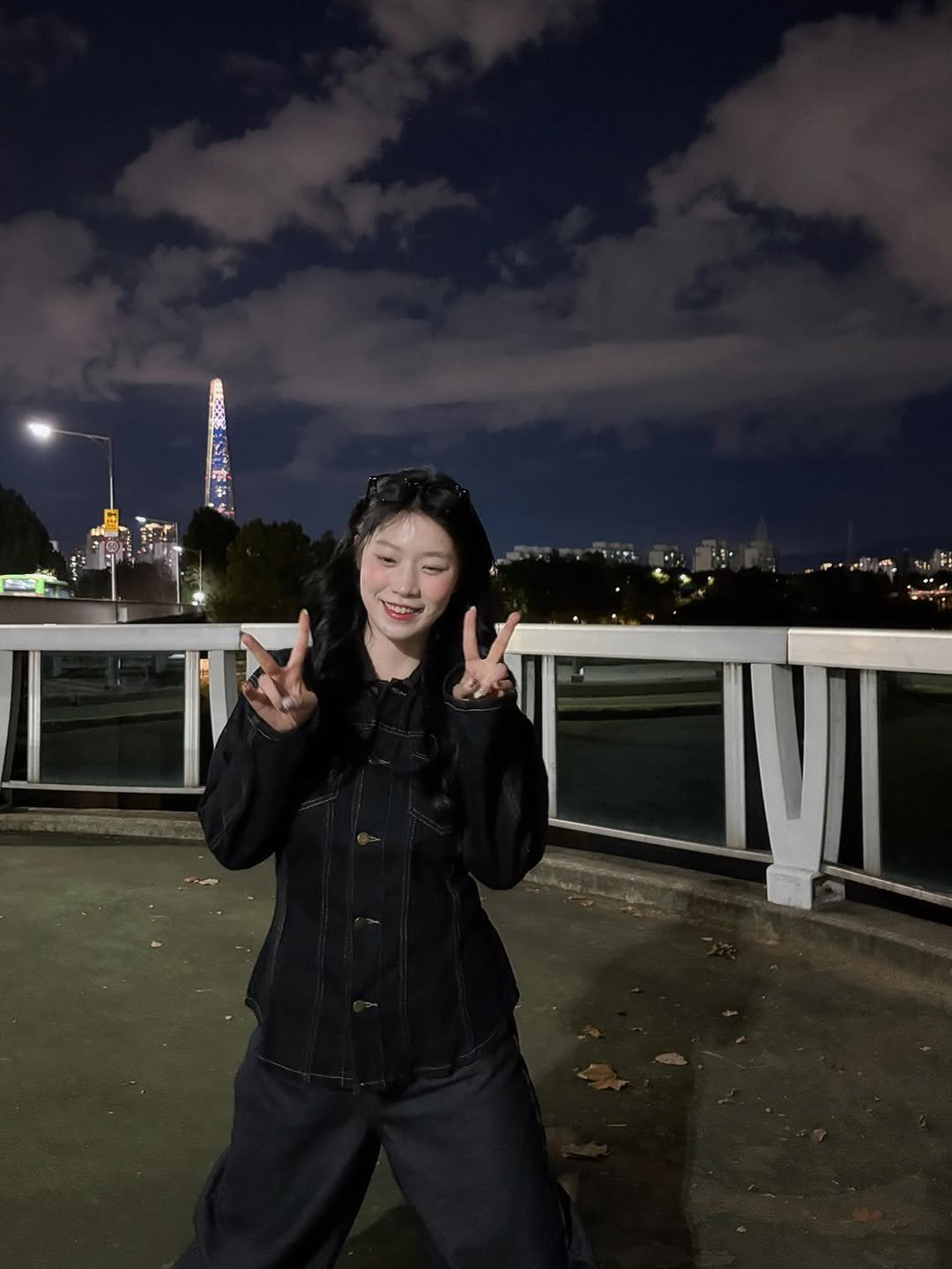 Photo by 짱이커플 on October 22, 2025. May be an image of Tokyo Tower, night and text.