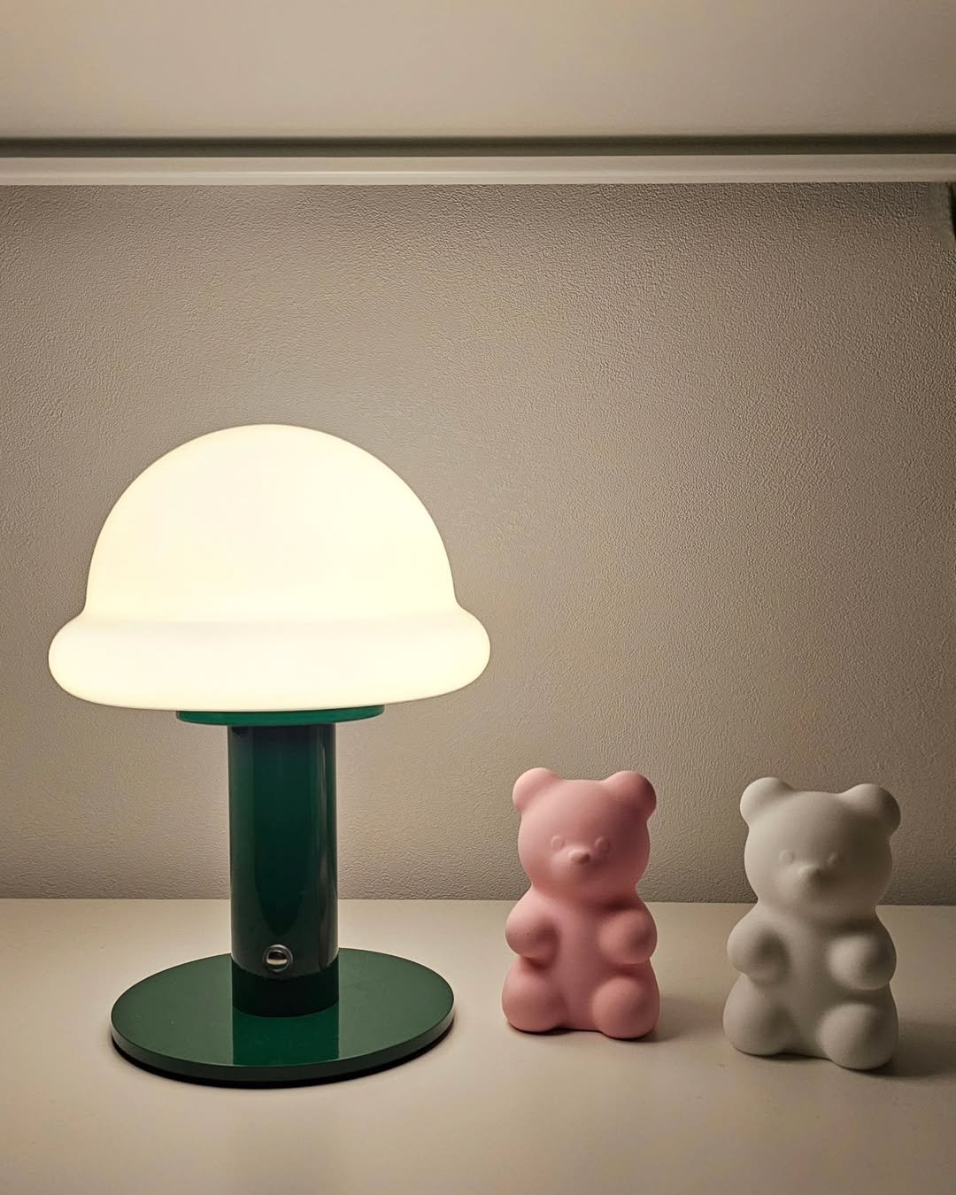 Photo shared by 두둥실 하우스 | 아이가있는집 on June 08, 2025 tagging @baskinrobbinskorea. May be an image of bear, lamp and lamp shade.