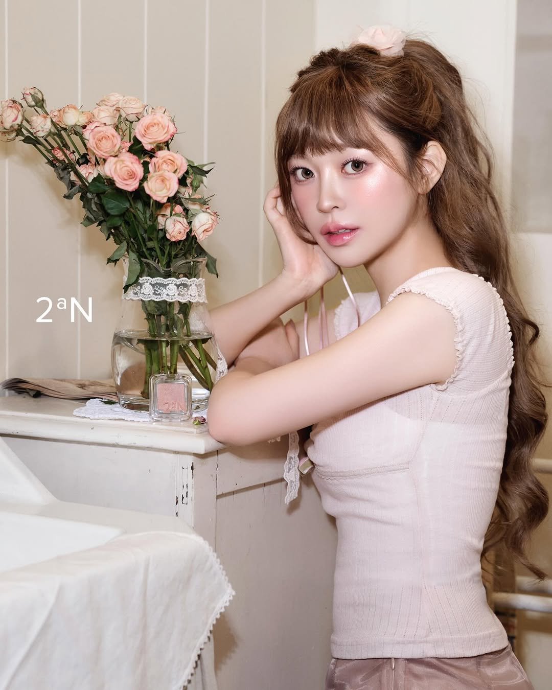 Photo shared by 헤어메이크업 연수 on January 05, 2026 tagging @2an_official. May be an image of one or more people, braids, makeup, dress and text that says '2 2aN'.