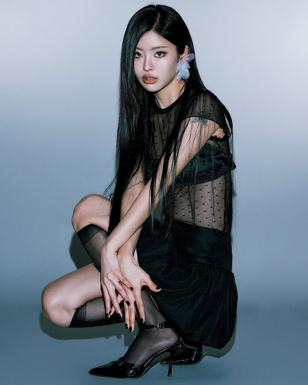 Photo by 헤어메이크업 연수 on September 01, 2025. May be an image of 1 person, braids, makeup, fishnet stockings, dress and text.