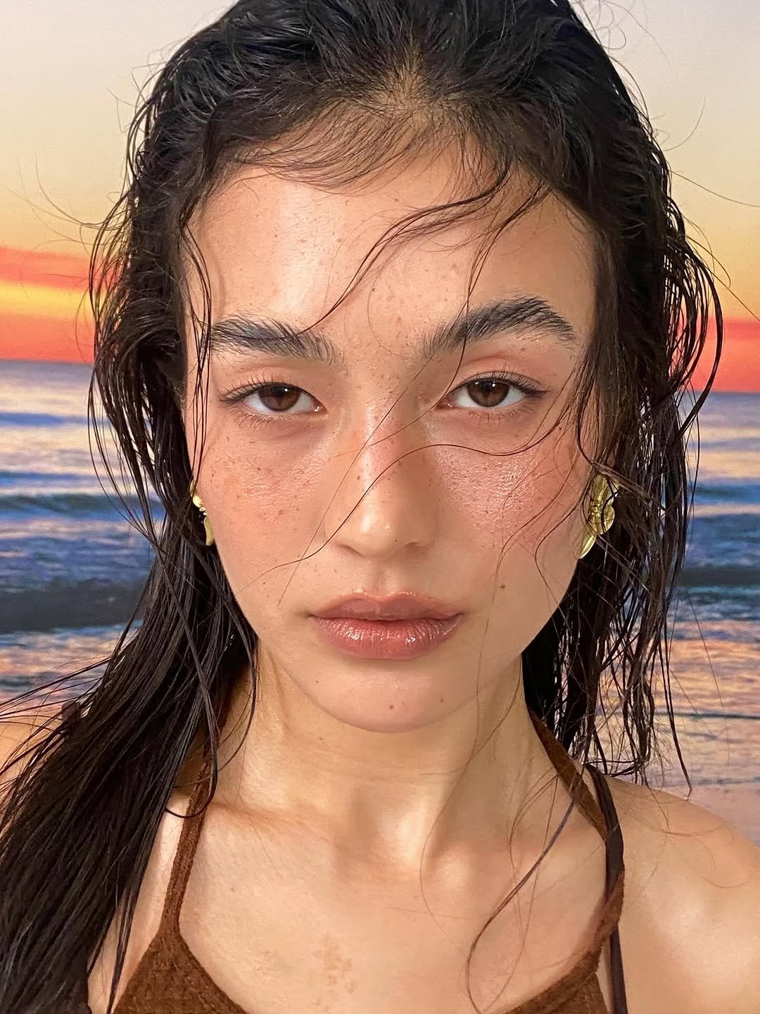 Photo by 헤어메이크업 연수 on November 03, 2025. May be a closeup of one or more people, braids, makeup and text.