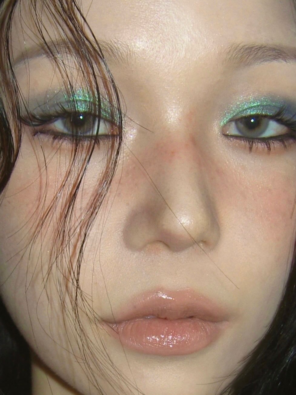 Photo by 헤어메이크업 연수 on January 31, 2026. May be a closeup of one or more people, makeup, eyeliner and text.