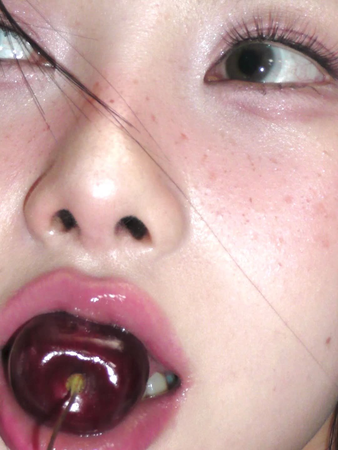 Photo by 헤어메이크업 연수 on September 09, 2025. May be a closeup of 1 person, makeup, chewing bubblegum and text.