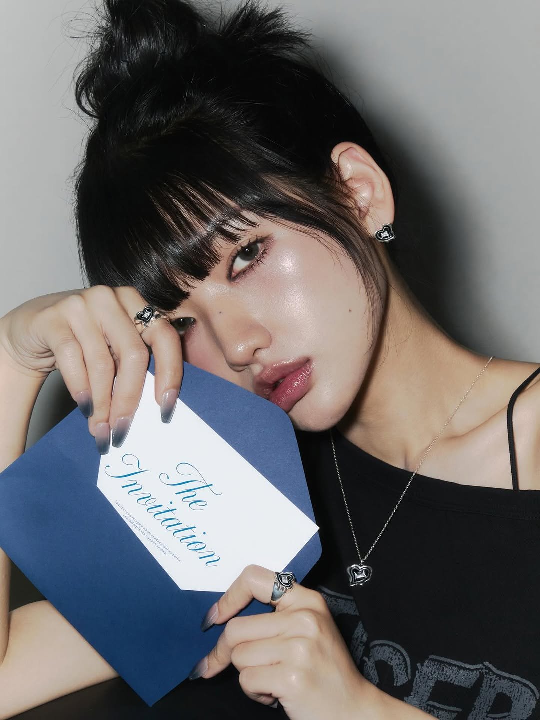 Photo shared by 헤어메이크업 연수 on September 03, 2025 tagging @goldndear_. May be an image of 1 person, makeup, hair, magazine and text.